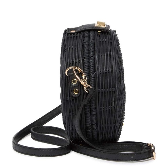 Urban Expressions Rattan Circular tote NEW!!! - Picture 4 of 6